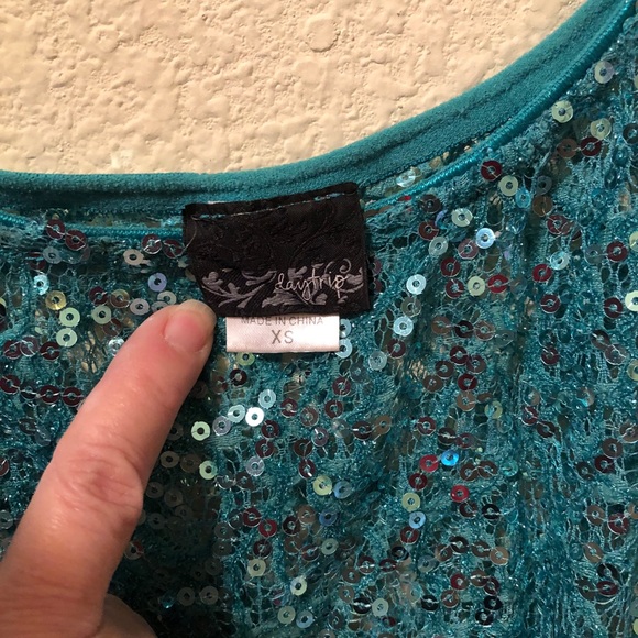💙💙SOLD DAYTRIP SEQUINS/LACE TOP - Picture 3 of 5